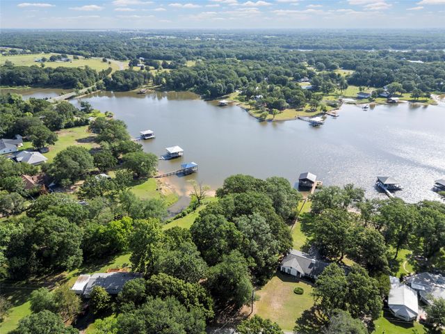 1805 Beavers Point, Bonham, TX 75418
