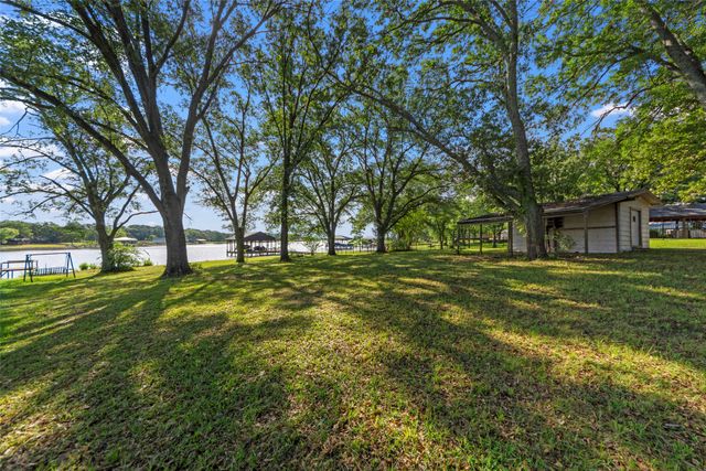 1805 Beavers Point, Bonham, TX 75418