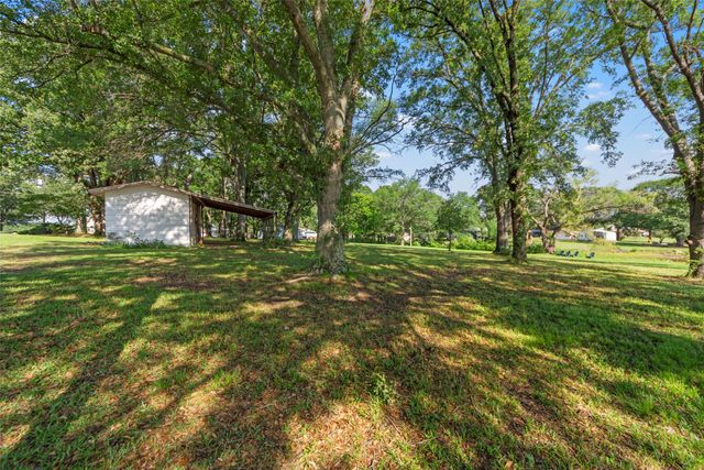 1805 Beavers Point, Bonham, TX 75418