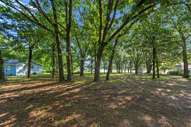 1805 Beavers Point, Bonham, TX 75418