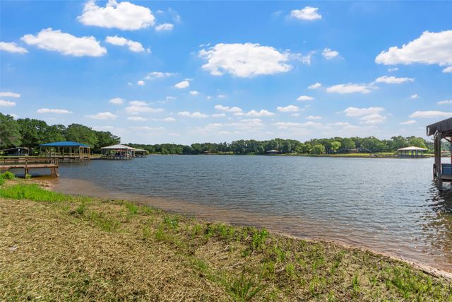 1805 Beavers Point, Bonham, TX 75418