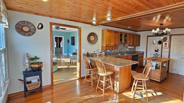 432 Northwest Street, Utica, IL 61373