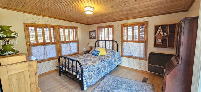 432 Northwest Street, Utica, IL 61373