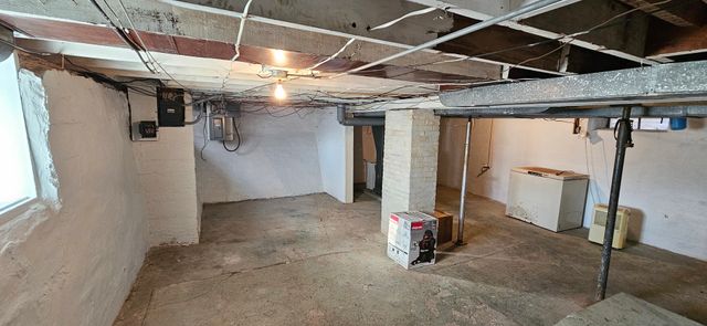 432 Northwest Street, Utica, IL 61373