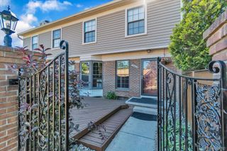 22224 Edgewater, Novi, MI 48375