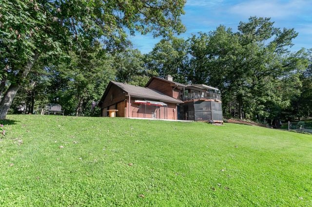 8717 Demontreville Trail N, Lake Elmo, MN 55042