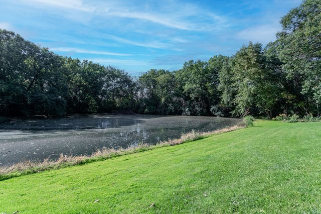 8717 Demontreville Trail N, Lake Elmo, MN 55042