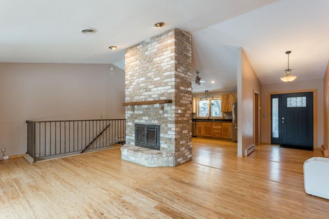 8717 Demontreville Trail N, Lake Elmo, MN 55042