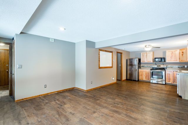 8717 Demontreville Trail N, Lake Elmo, MN 55042