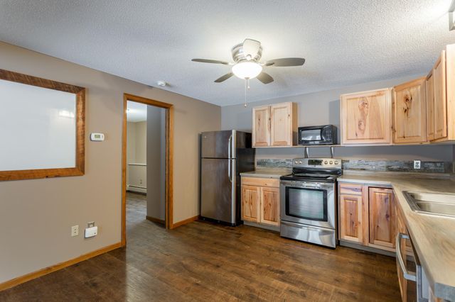 8717 Demontreville Trail N, Lake Elmo, MN 55042