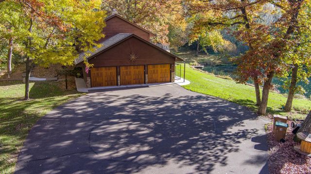 8717 Demontreville Trail N, Lake Elmo, MN 55042