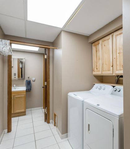 8717 Demontreville Trail N, Lake Elmo, MN 55042