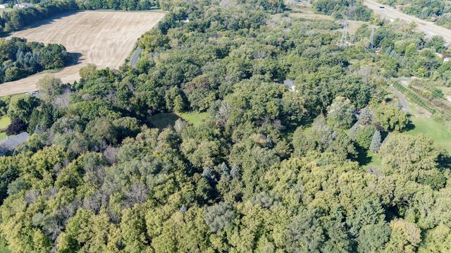 8717 Demontreville Trail N, Lake Elmo, MN 55042