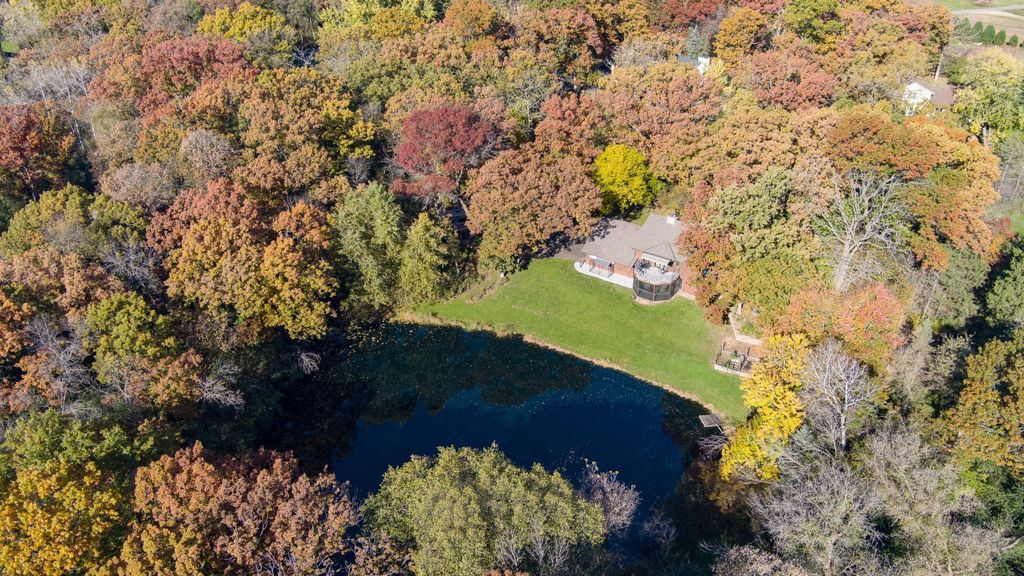 8717 Demontreville Trail N, Lake Elmo, MN 55042