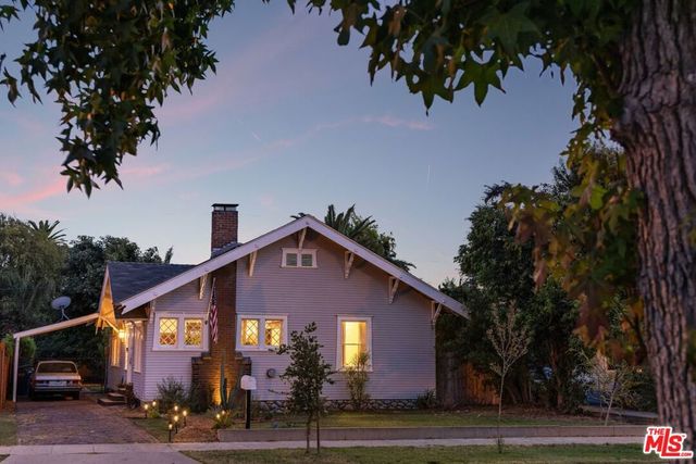 572 E Columbia Avenue, Pomona, CA 91767