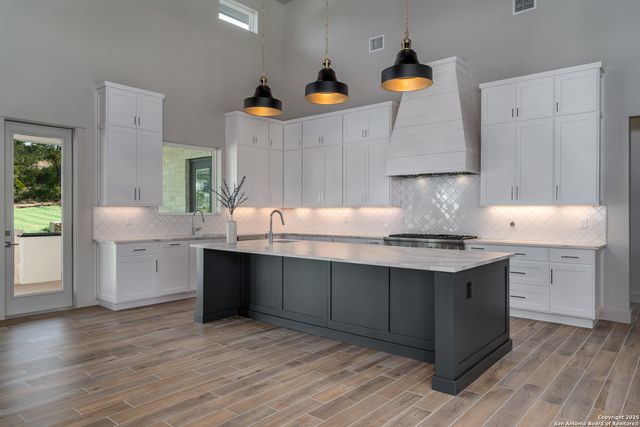 24403 Tres Arroyos, San Antonio, TX 78255