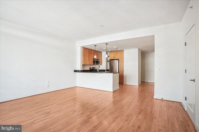 820 N POLLARD ST #812, Arlington, VA 22203