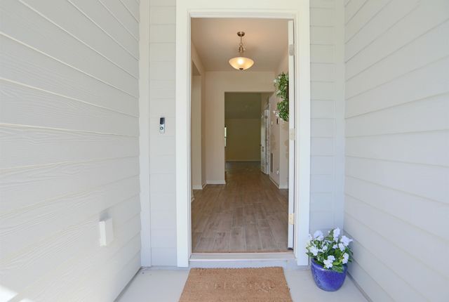 323 Chasewood Dr, St Augustine, FL 32095