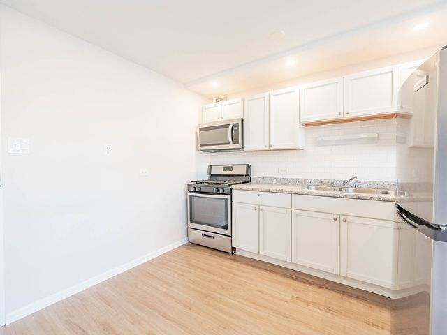 1401 E 55th Street 211N, Chicago, IL 60615