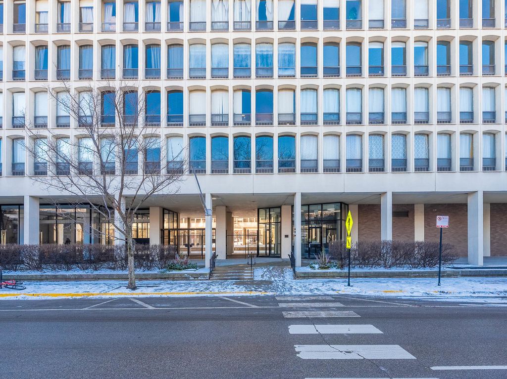 1401 E 55th Street 211N, Chicago, IL 60615