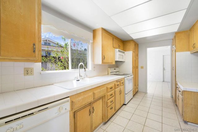 16371 Bernardo Oaks Dr, San Diego, CA 92128