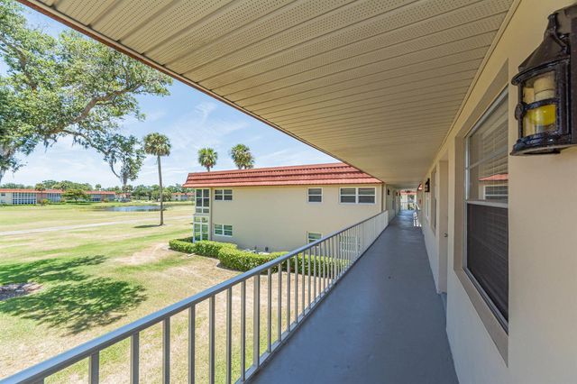 60 Woodland Drive 204, Vero Beach, FL 32962