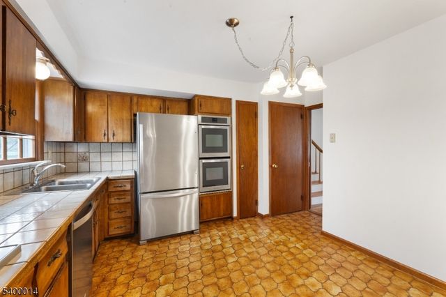 9 Red Hill Rd, Warren Twp., NJ 07059