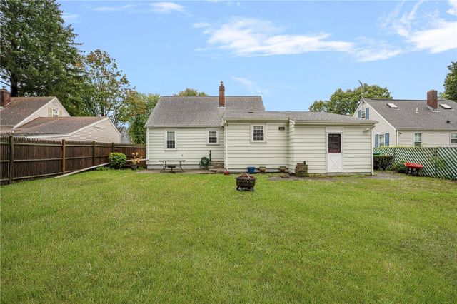 37 Haverford Road, Warwick, RI 02886