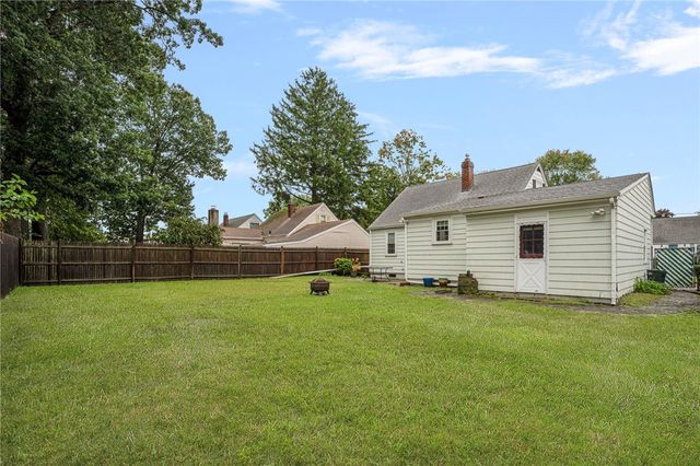 37 Haverford Road, Warwick, RI 02886