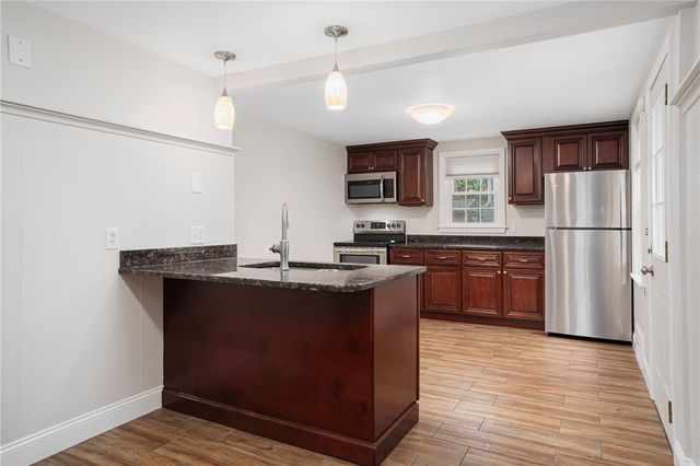 37 Haverford Road, Warwick, RI 02886