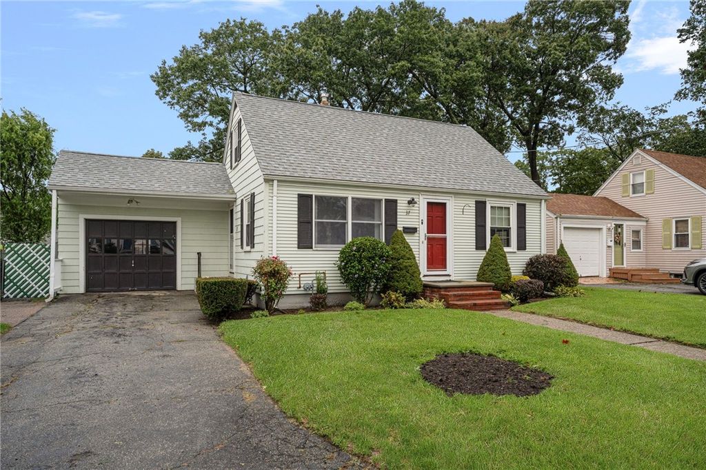 37 Haverford Road, Warwick, RI 02886