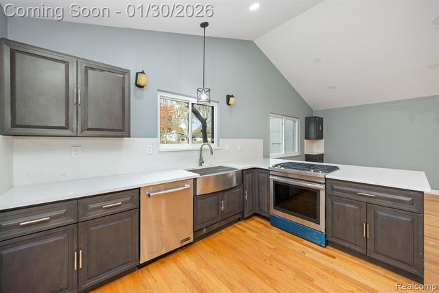 5731 Farmington Road, West Bloomfield, MI 48322