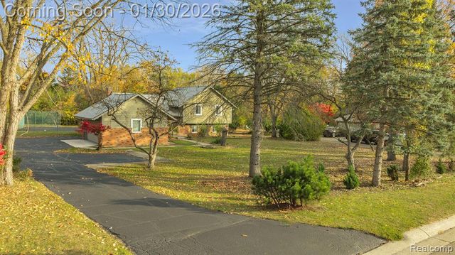 5731 Farmington Road, West Bloomfield, MI 48322
