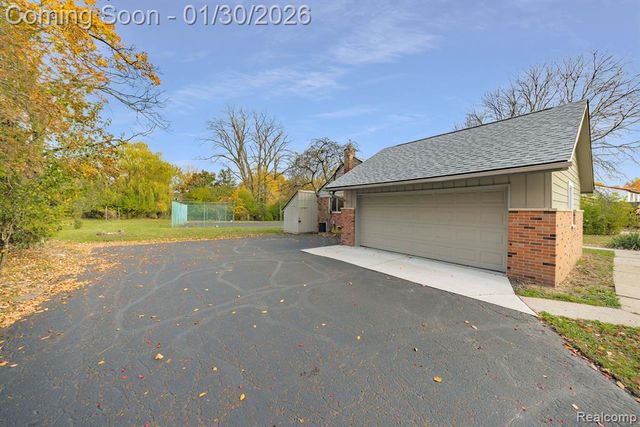 5731 Farmington Road, West Bloomfield, MI 48322
