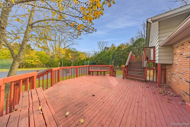 5731 Farmington Road, West Bloomfield, MI 48322