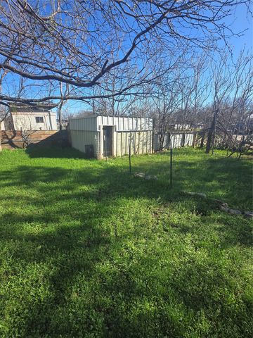 608 W Ripley Street, Coleman, TX 76834