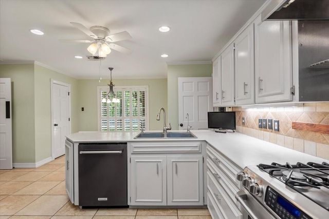 904 Holland Street, Navasota, TX 77868