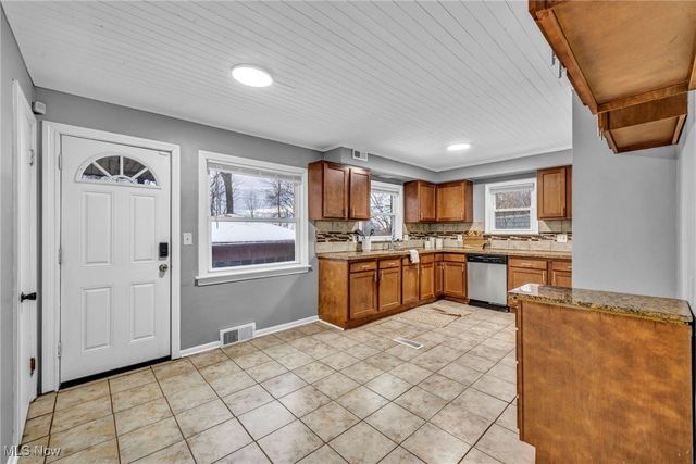 2010 E 221st Street, Euclid, OH 44117