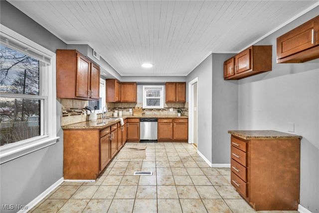 2010 E 221st Street, Euclid, OH 44117