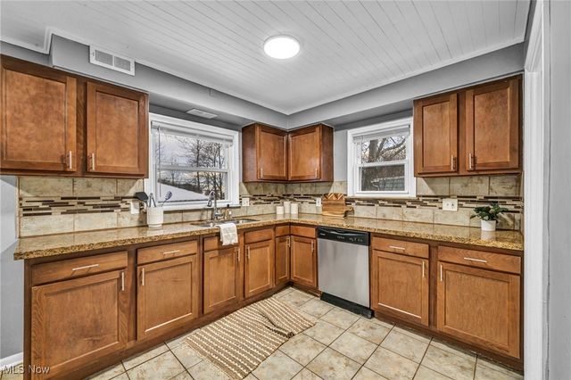 2010 E 221st Street, Euclid, OH 44117