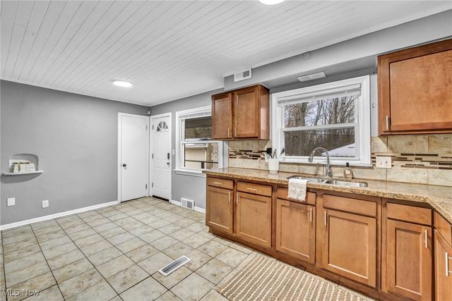 2010 E 221st Street, Euclid, OH 44117