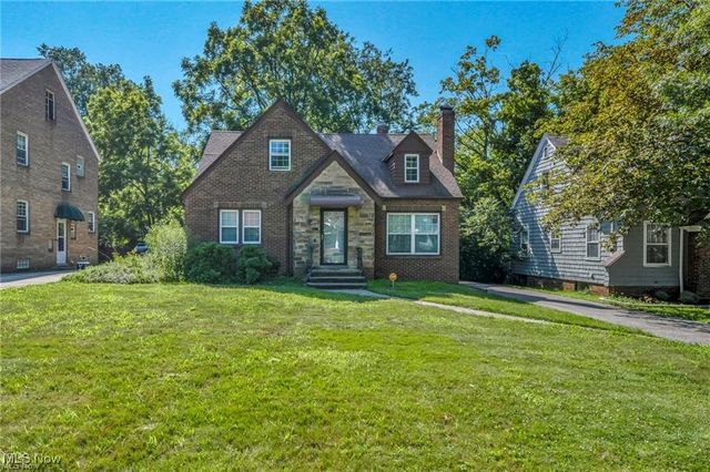 2010 E 221st Street, Euclid, OH 44117