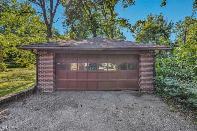 2010 E 221st Street, Euclid, OH 44117