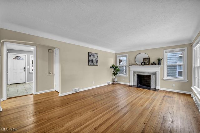 2010 E 221st Street, Euclid, OH 44117