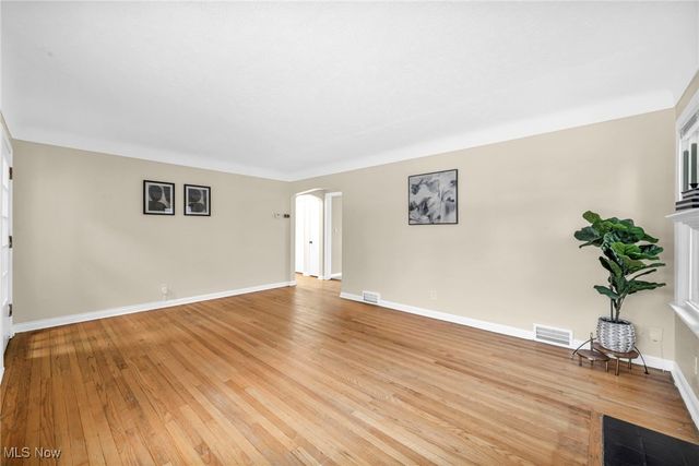 2010 E 221st Street, Euclid, OH 44117