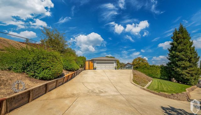 804 Hillswood Ct, Oakdale, CA 95361