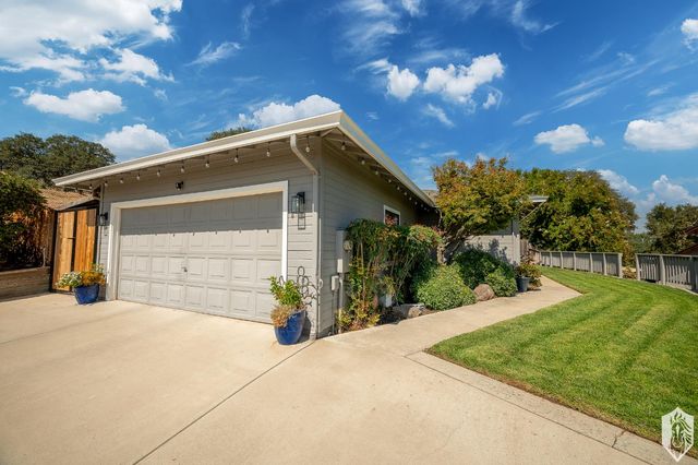 804 Hillswood Ct, Oakdale, CA 95361