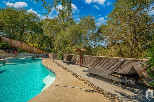 804 Hillswood Ct, Oakdale, CA 95361