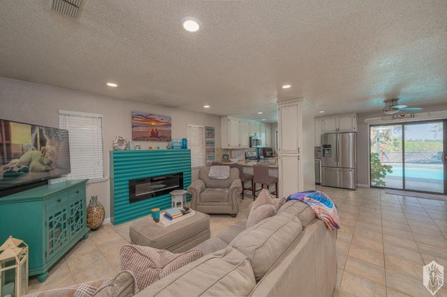 804 Hillswood Ct, Oakdale, CA 95361