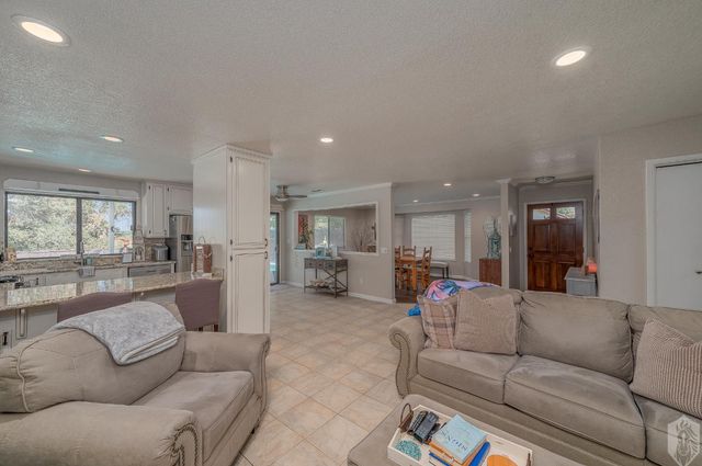 804 Hillswood Ct, Oakdale, CA 95361